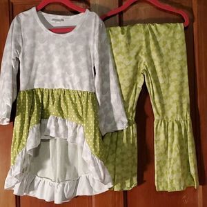 NEW WHITE/ OLIVE FLORALS 2 PIECE SET